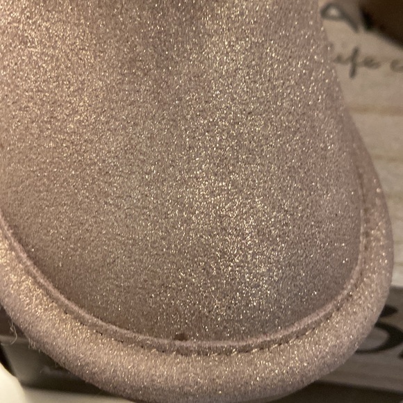 BEARPAW Pom Pom Suede Sheepskin Boots, Pewter, Size 9M, NIB - Picture 6 of 9